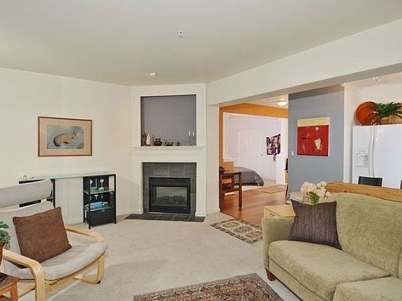 Living Room w/fireplace