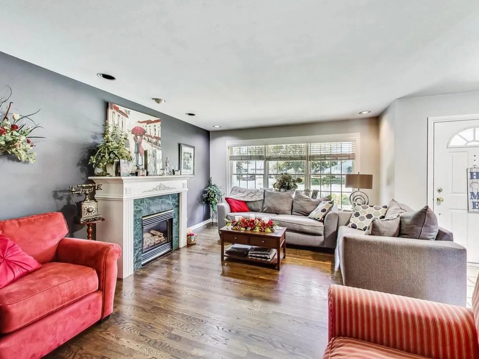 3 bed, 1310 sqft, $3,300 — Photo 3