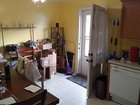 3rd image of 118 Forrest St