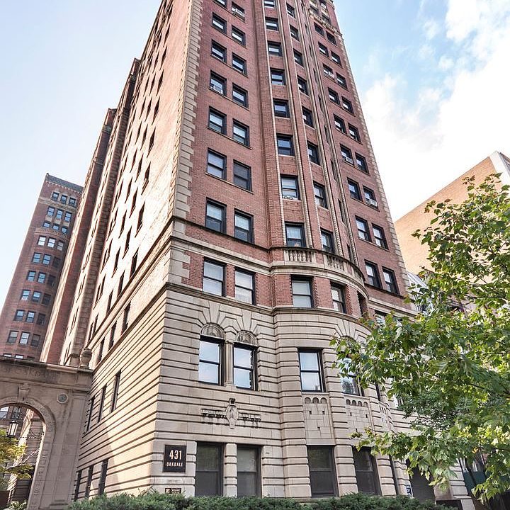 1st image of 431 W Oakdale Ave APT 4A