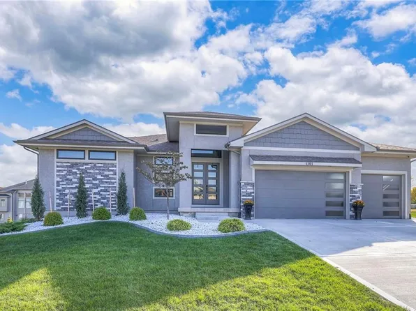 1101 Hummingbird Ct, Greenwood, MO 64034