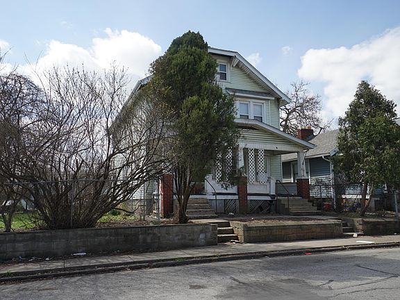 3rd image of 271-273 S Cypress Ave