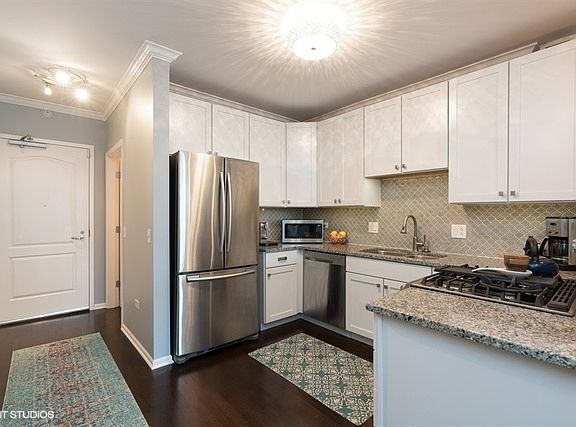 2nd image of 600 N Dearborn St APT 1109