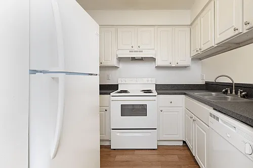 Oak Manor Apartment Homes Photo 1