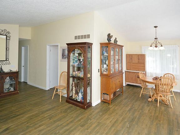 5th image of 391 Birch Dr
