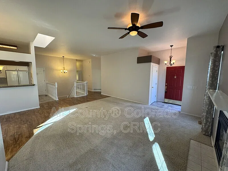 3 bed, 3.0 bath, 2404 sqft, $2,300 — Photo 4