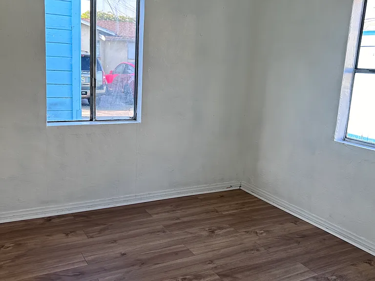 3515 E 58th St — Photo 3