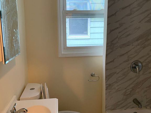 5th image of 929 S 17th St Floor 2