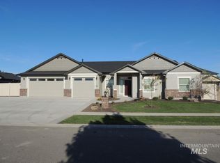 924 S Spring Valley, Nampa, ID 83686