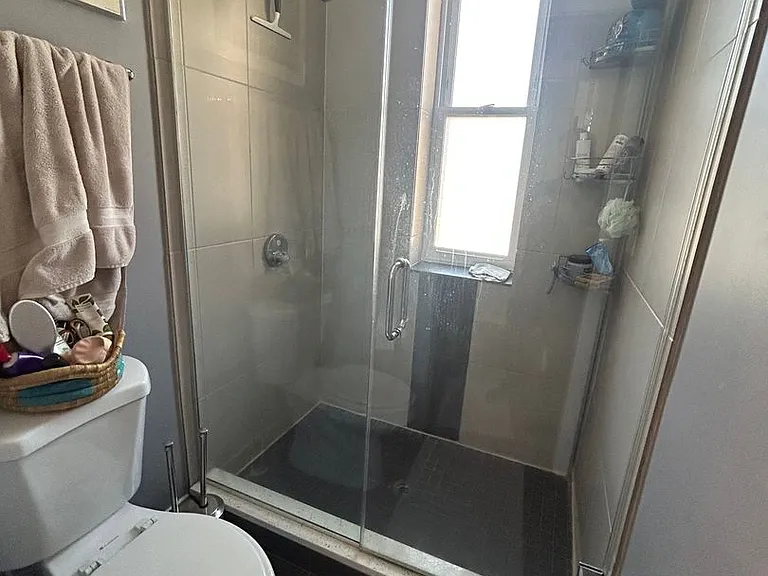 2247 W Thomas St #2R — Photo 7