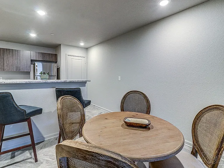 Pine Ridge Luxury Apartments — Photo 11