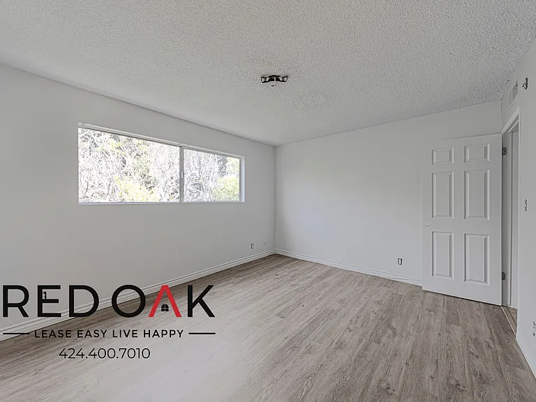 10741 Moorpark St #30 — Photo 8
