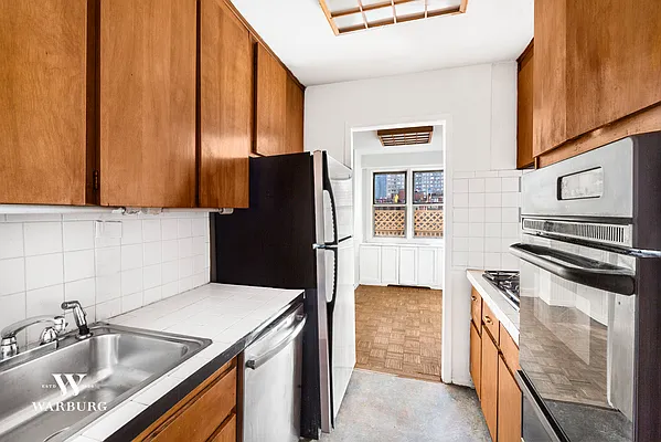 Sold by Warburg | media 6