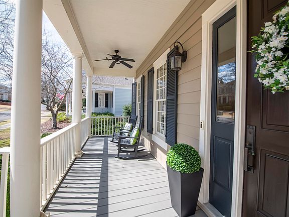 3rd image of 633 Founders Park Dr W