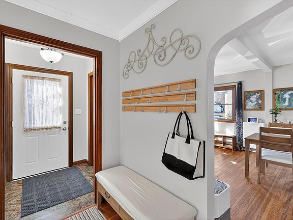 3rd image of 613 11th St SE