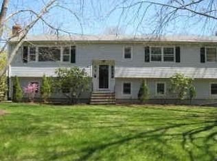 28 Williamsburg Dr, Cheshire, CT 06410