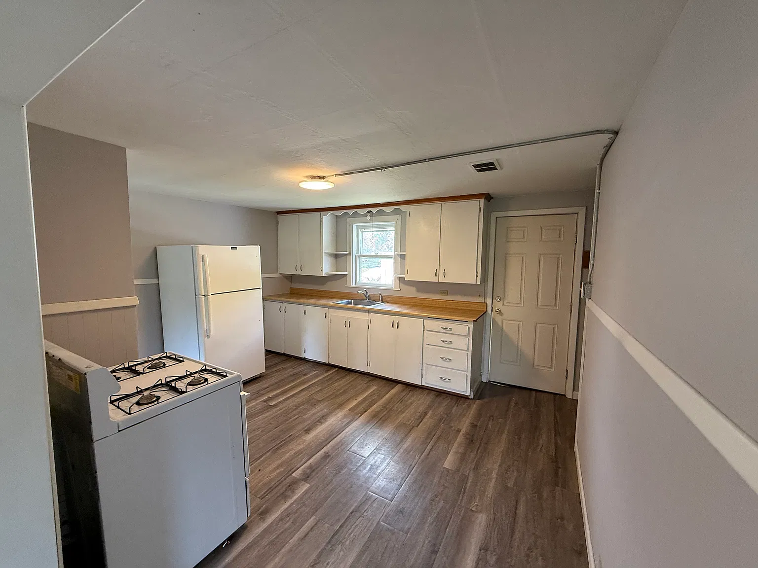 1 bed, 990 sqft, $1,000 — Photo 3