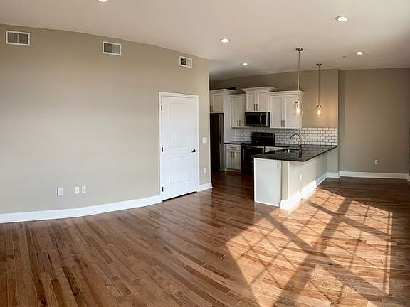 4th image of 430 Lackawanna Ave APT 504