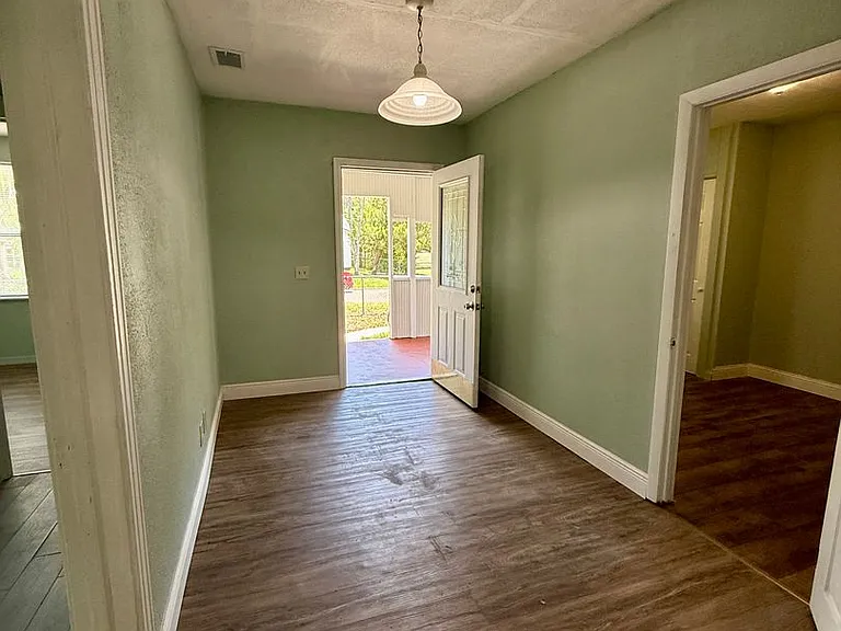 844 Saranac St — Photo 6