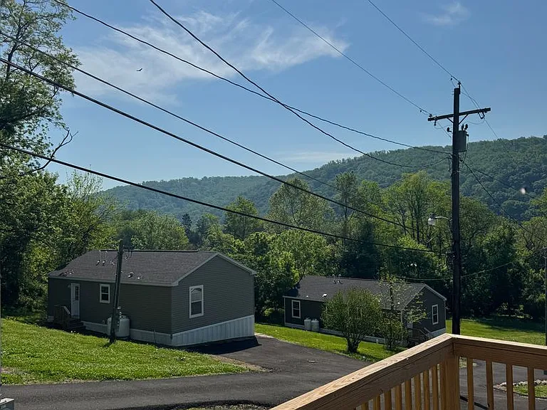 465-4 Royal Manor Rd — Photo 3