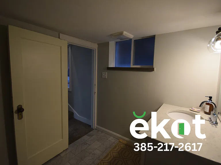 382 N Wall St — Photo 11
