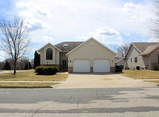 469 Braatz Dr, Kewaskum, WI 53040