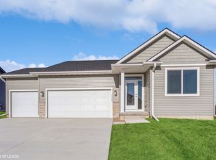 2620 NW Reinhart Dr, Ankeny, IA 50023