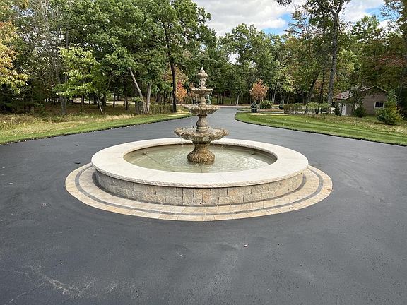 3rd image of S2051 Park Lane Circle
