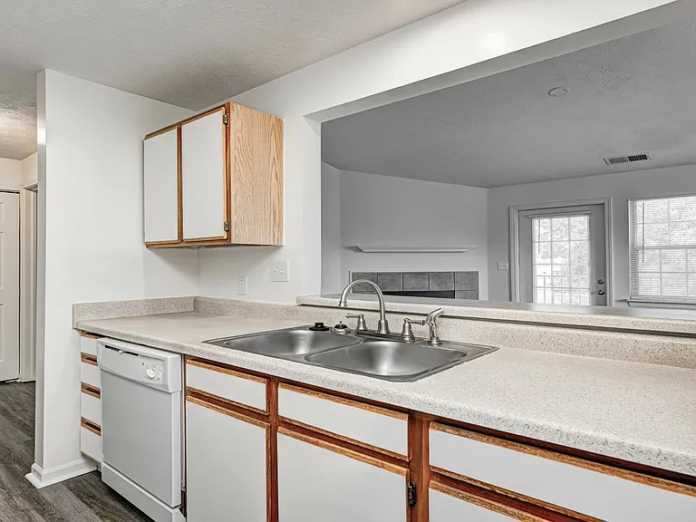 Bayshore Apartments — Photo 4