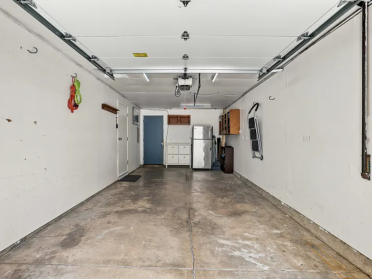 924 Bradford Ln — Photo 34