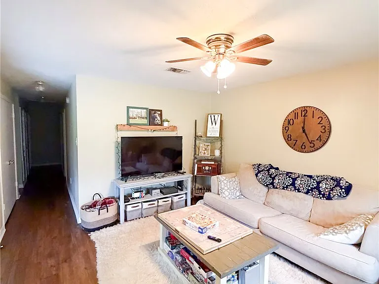 1005 Autumn Cir #B — Photo 4
