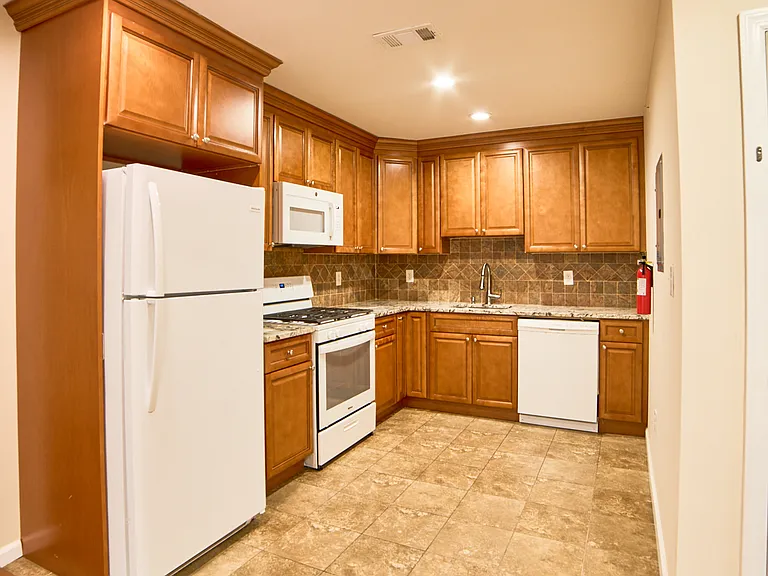 318 Ohio St #2L — Photo 11