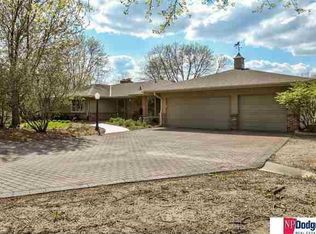1040 N Skyline Dr, Elkhorn, NE 68022