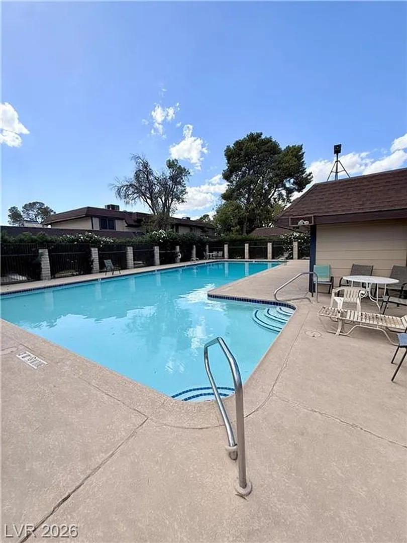 2-Bedroom Townhome with Private Backyard & Community Pool — Photo 4