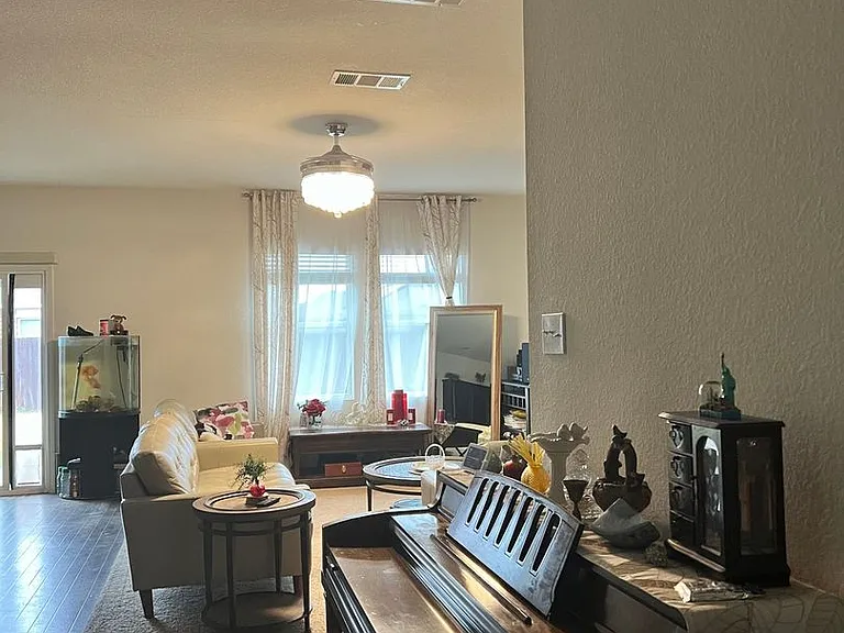 318 Dove Creek Ln — Photo 8
