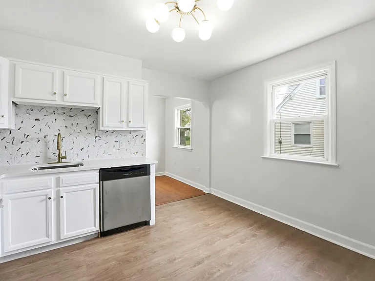 120 Webster Ave — Photo 13