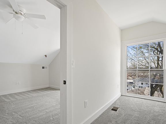 4th image of 212 W 6th St #11258215
