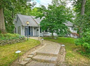 30 Tappen Dr, Melville, NY 11747