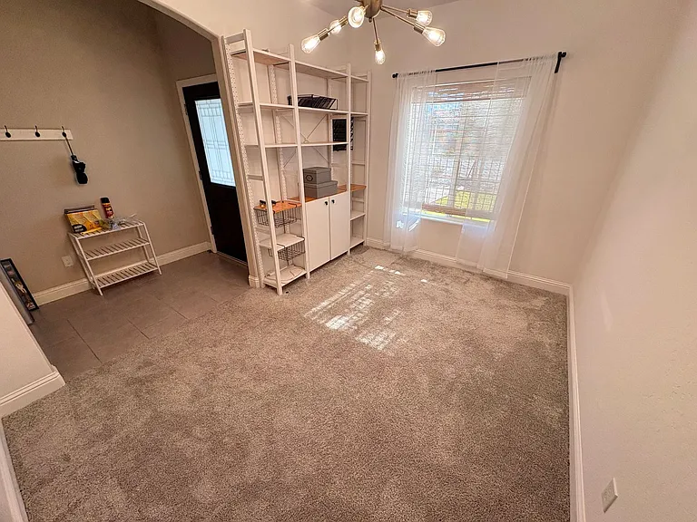 1121 S Manzanita St — Photo 5