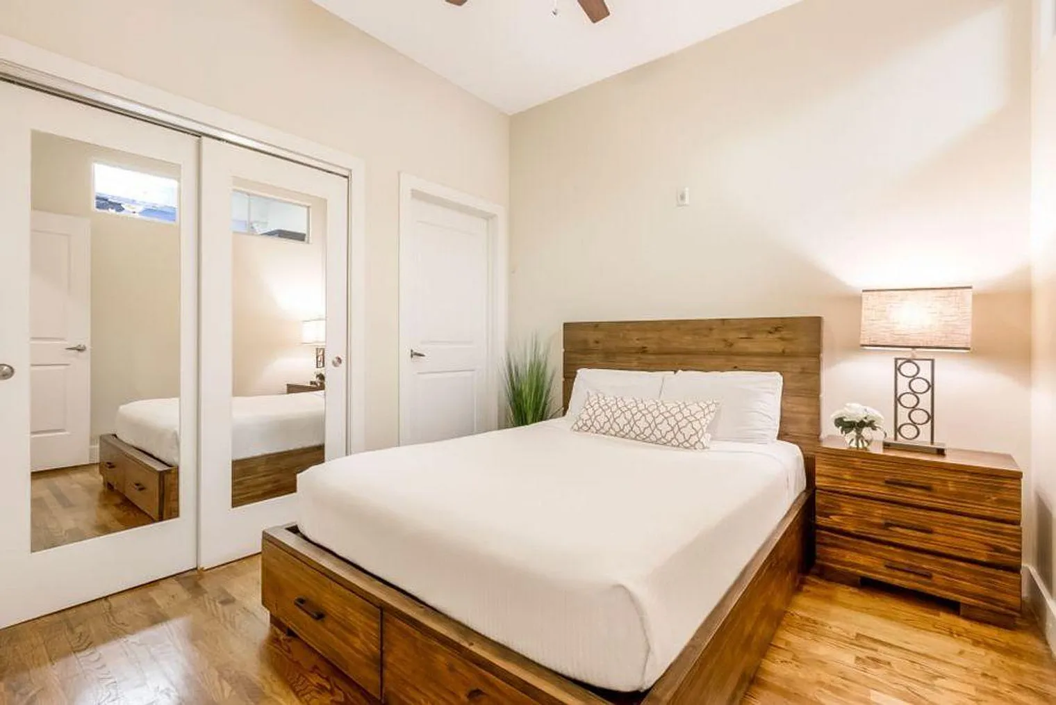 1 bed, 1.0 bath, 645 sqft, $3,851 — Photo 1