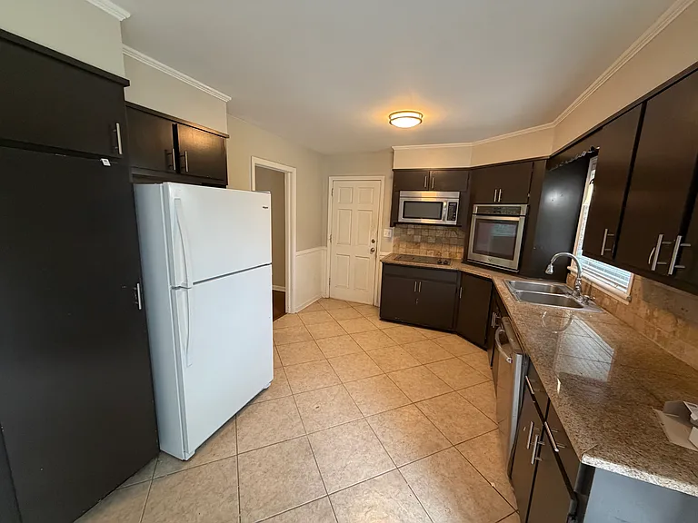 2342 Cortez Way — Photo 6
