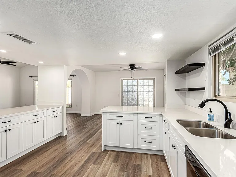 1538 E Laurel Ave — Photo 13