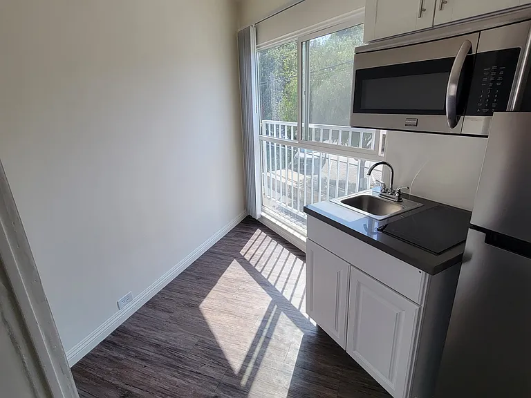 473 S Roxbury Dr #3/4 — Photo 5