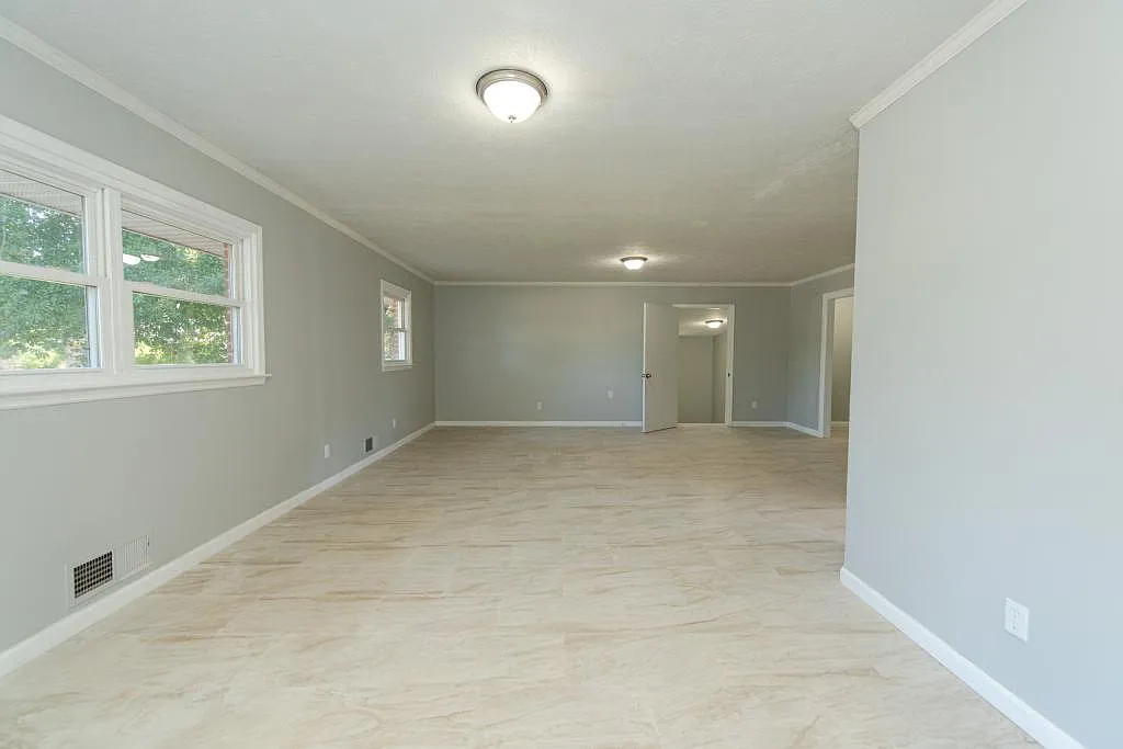 8909 Channing Dr — Photo 3