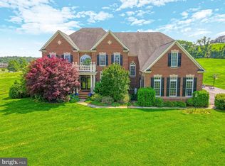 35467 Sunny Ridge Rd, Round Hill, VA 20141