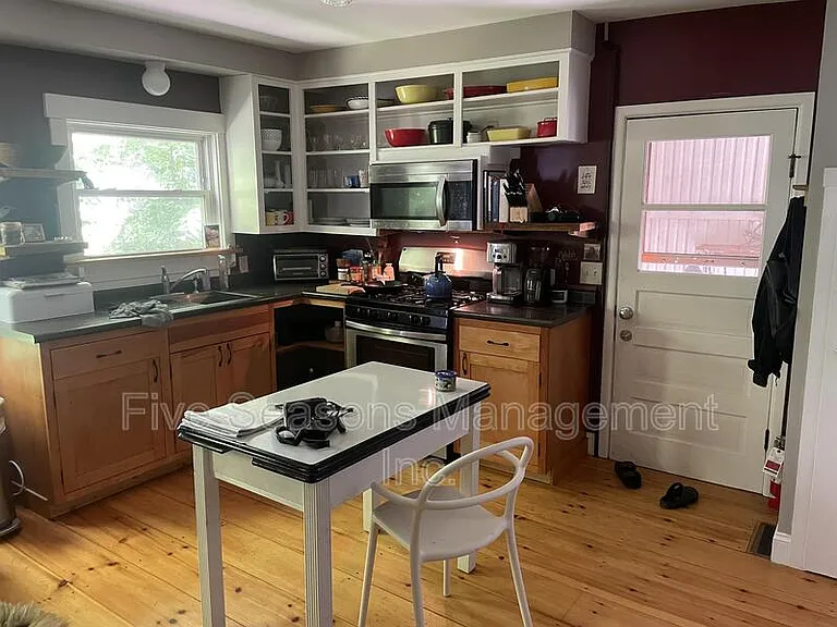 76 Park St #A — Photo 5