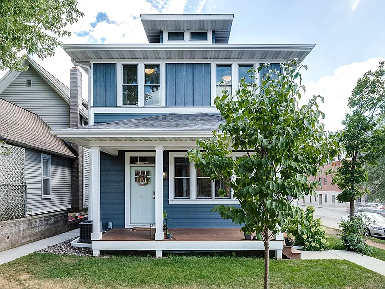 140 Dale St N — Photo 2