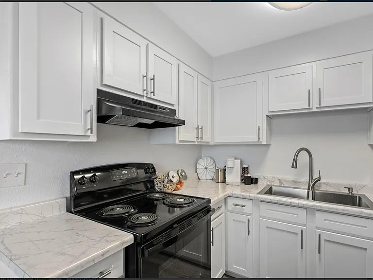 Phoenix Apartments — Photo 5