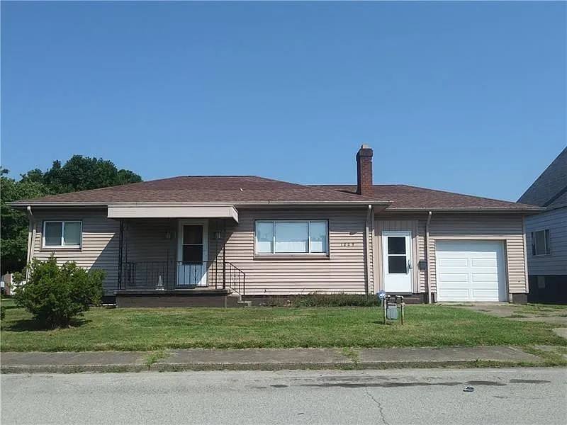 1009 Graham St photo 1
