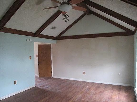 5th image of 409 Portsmouth Dr